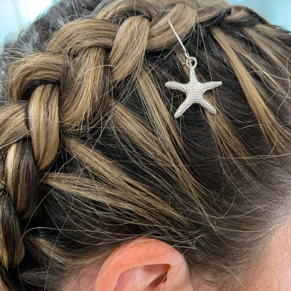 Our silver starfish hair charm is hooked onto a thin malleable metal wire for easy use and ultimate comfort!  Measurements: 21mm x 19mm.  Wear one or stack them up for a layered look!   Lead safe, nickel safe and cadmium safe zinc alloy metal.