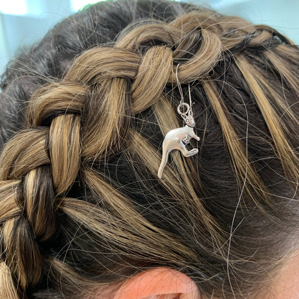 Kangaroo charm/hair charm in silver colour (hook included).  Dimensions: 28mm x 12mm.  Material: Charm - zinc alloy, lead free. Hooks - surgical steel.