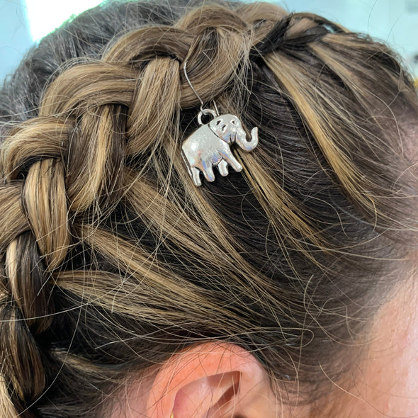 Elephant charm/hair charm in silver colour (hook included).  Dimensions: 20mm x 15mm.  Material: Charm - zinc alloy, lead free. Hooks - surgical steel.