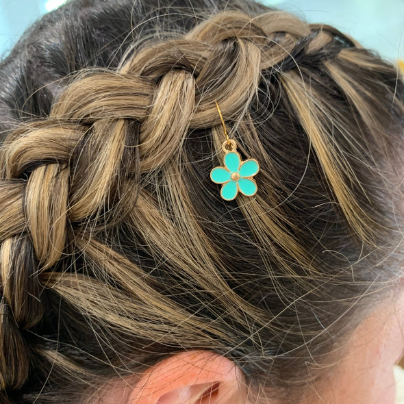 Turquoise flower charm/hair charm set on a gold colour base (hook included).  Dimensions: 11mm x 12mm.  Material: Charm - zinc alloy, lead free. Hooks: surgical steel.